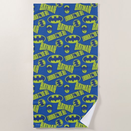 電動アップバットマン – ダークナイトパターン ビーチタオル (正面)