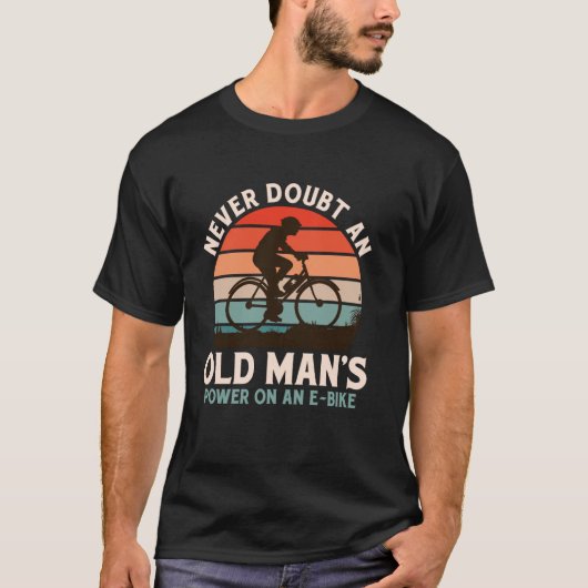 電動自転車に乗ったおじさんのパワーをなめんなよ 笑える Tシャツ (正面)