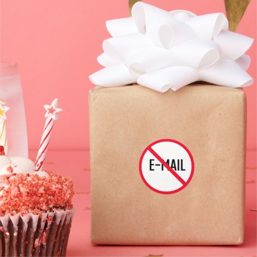 電子メールの赤い丸の記号なし |ラウンドスクラシックティッカー ラウンドシール (パーティー)