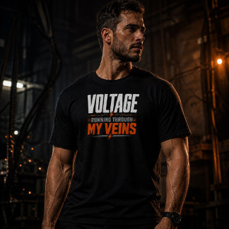 電撃が私の血管を走る 面白い電気工事士デザイン Tシャツ