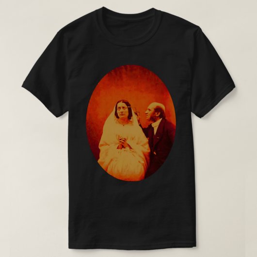 電最高の気で祈ある女性の像 Tシャツ (デザイン正面)