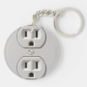 電気アウトレットプラグイン キーホルダー (裏面)