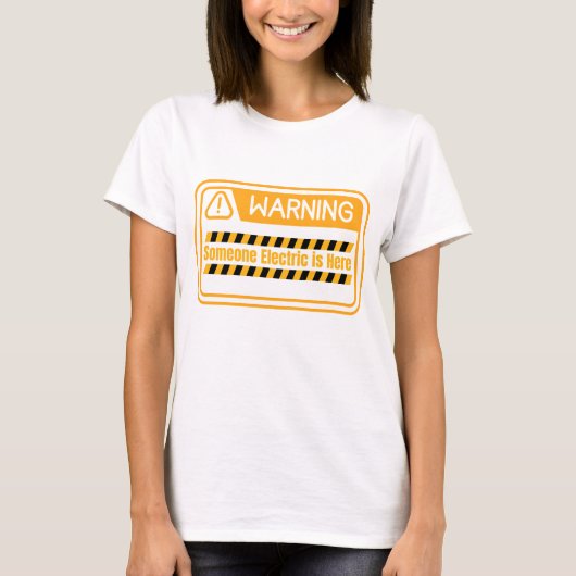 電気人間が来たぞ警告Tシャツ Tシャツ (正面)