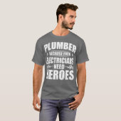 電気工おもしろい士でさえ必要とするので配管工のために Tシャツ (正面フル)