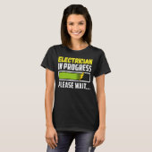 電気工事中Electriお待ちください Tシャツ (正面フル)