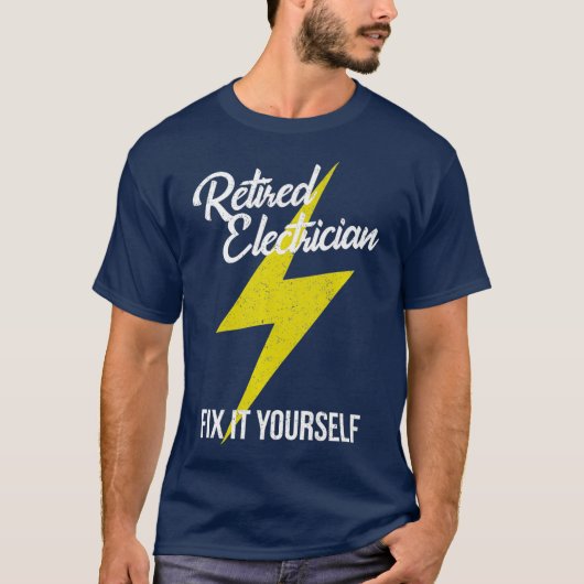 電気工退職した士が自分で直おもしろいす Tシャツ (正面)