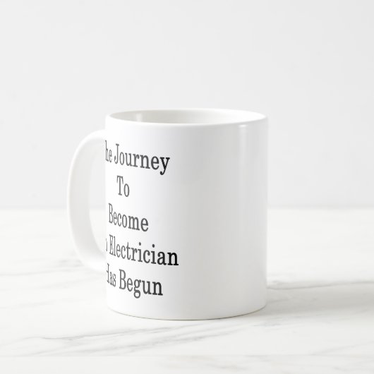 電気技師に似合う旅行は始まりました コーヒーマグカップ (正面左)