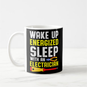 電気技師の見習いが目覚める コーヒーマグカップ