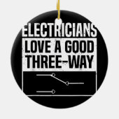 電気技師は三つのやり方が好きだおもしろい セラミックオーナメント (裏面)