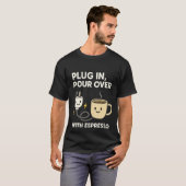 電気技師 コーヒー プラグ イン エスプレッソ ギフト Tシャツ (正面フル)