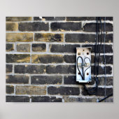 電気箱とワイヤを備えた格子状の市壁 ポスター (正面)