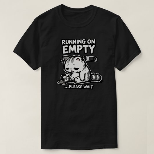 電池切れの眠い猫 コーヒー ユーモア デザイン Tシャツ (デザイン正面)