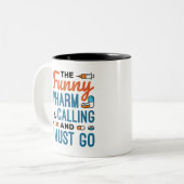 電話おもしろいがかかってきたから行かねばならない ツートーンマグカップ (正面左)