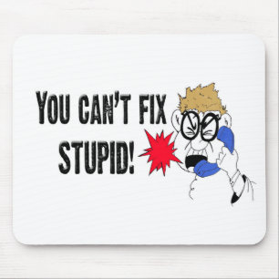 電話で叫ぶビジネスマン マウスパッド