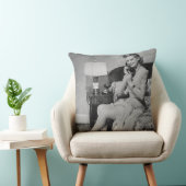 電話で話している女性 クッション (椅子)