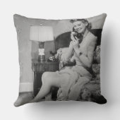 電話で話している女性 クッション (裏面)