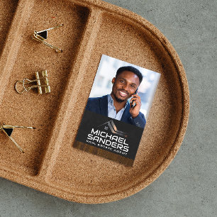 電話のビジネスマン 不動産実在代理業者 名刺