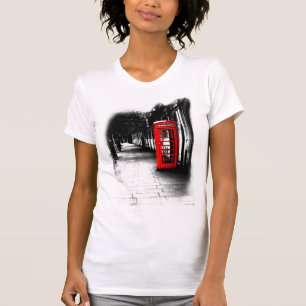 電話のロンドン-赤いイギリスの公衆電話ボックス Tシャツ