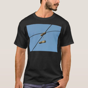 電話線-靴の投げることの靴 Tシャツ