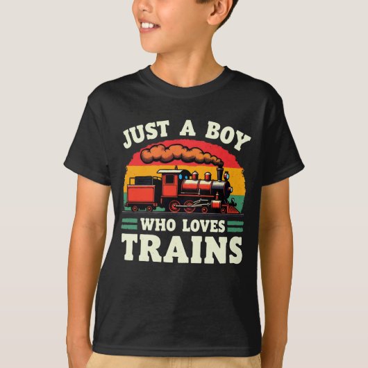 電車が好きな少年　レトロな列車愛好家 Tシャツ (正面)