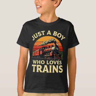 電車が好きな少年　レトロな列車愛好家 Tシャツ