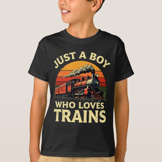 電車が好きな少年　レトロな列車愛好家 Tシャツ (正面)