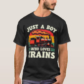 電車好きな少年 Tシャツ (正面)