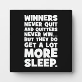 震えは決して勝つことはないが、彼らはより多くの睡眠を得おもしろいる –  フォトプラーク (正面)