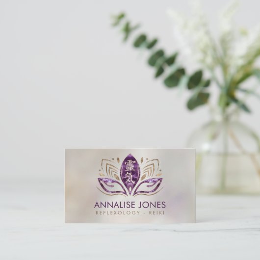 霊気の記号と手のLotusのアメジストと金ゴールド 名刺 (スタンド正面)