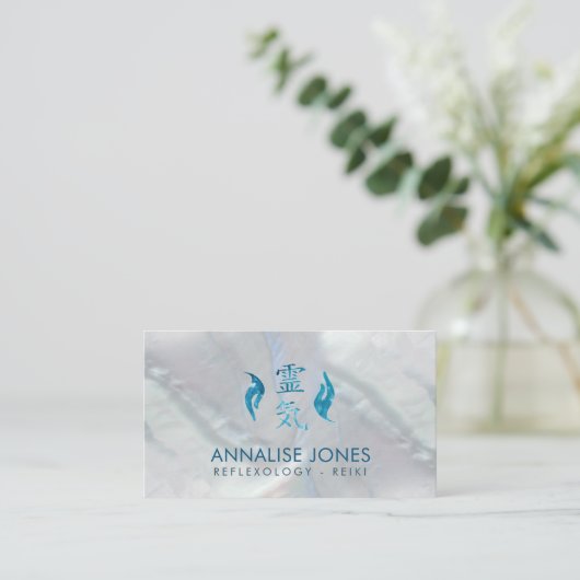 霊気治療の記号および手のアクアマリンの石 名刺 (スタンド正面)