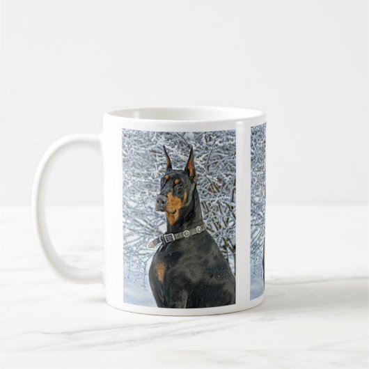 霜の降りたな雪のマグのドーベルマン犬 コーヒーマグカップ (左)