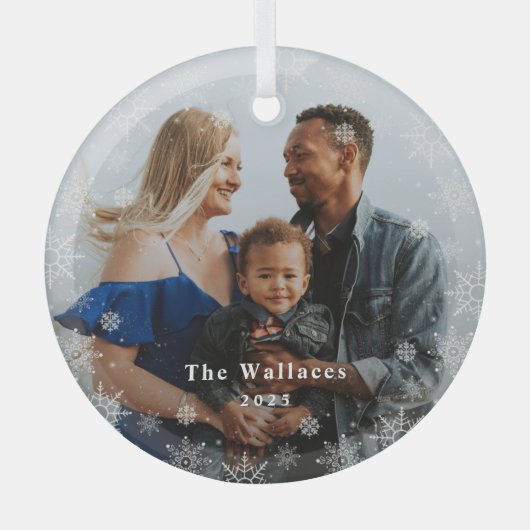 霜の降りた季節のパーソナライズされたクリスマス飾り ガラスオーナメント (正面)