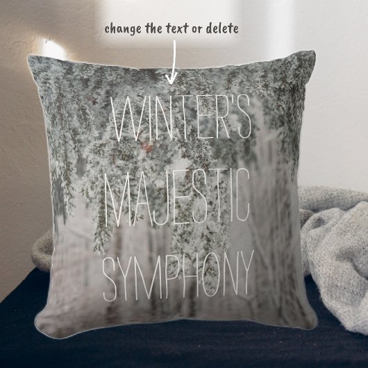 霜の降りた枝と雪をかぶった森 クッション