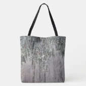 霜の降りた枝と雪をかぶった森 トートバッグ (裏面)