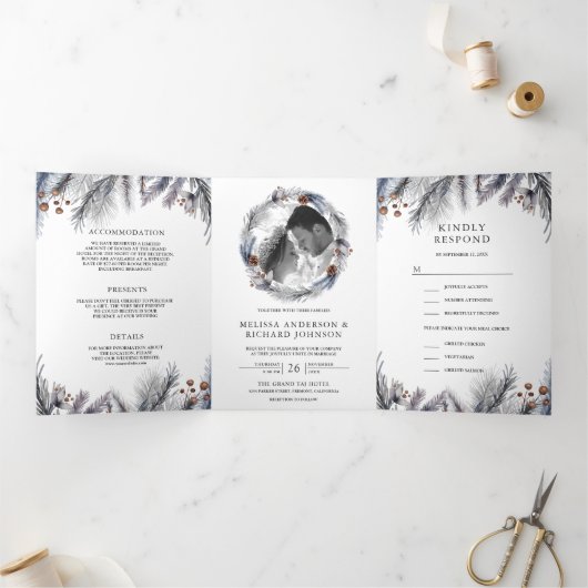 霜素朴の松葉の木の葉の冬の結婚式 三つ折り招待状 (内部)