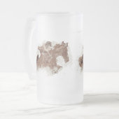 霜降りビアマグ：砂の中で勝利 フロストグラスビールジョッキ (正面左)