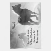 霧から疾走している馬 キッチンタオル (縦)