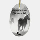 霧から疾走している馬 セラミックオーナメント (左)