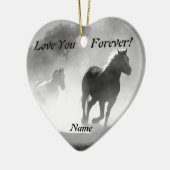 霧から疾走している馬 セラミックオーナメント (左)