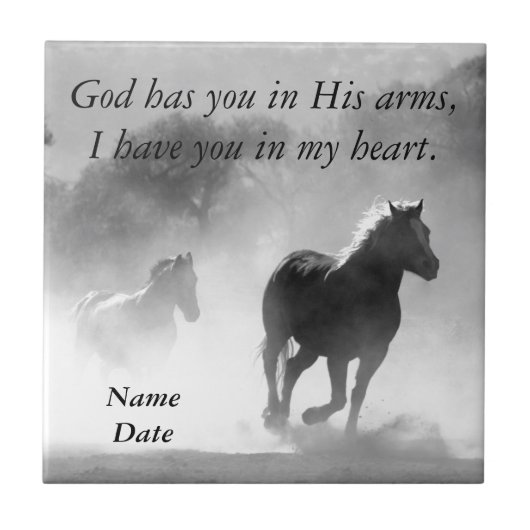 霧から疾走している馬 タイル (正面)