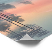 霧がかった山の上の穏やかな夕日 ポスター (角)