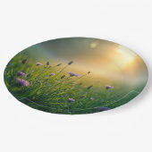 霧がかった牧草地に咲く紫の野草 ペーパープレート (アングル)