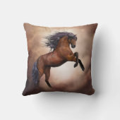 霧がかった雲で育つフリシアの茶色の馬 クッション (裏面)