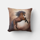 霧がかった雲で育つフリシアの茶色の馬 クッション (正面)