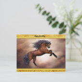 霧がかった雲で育つフリシアの茶色の馬 ポストカード (スタンド正面)