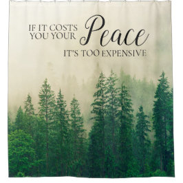 霧がかった霧の山々の森の平和 シャワーカーテン