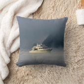 霧が深い朝のボート クッション (ブランケット)