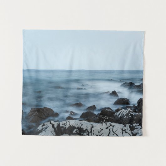 霧が立った岩場 タペストリー (正面(横))