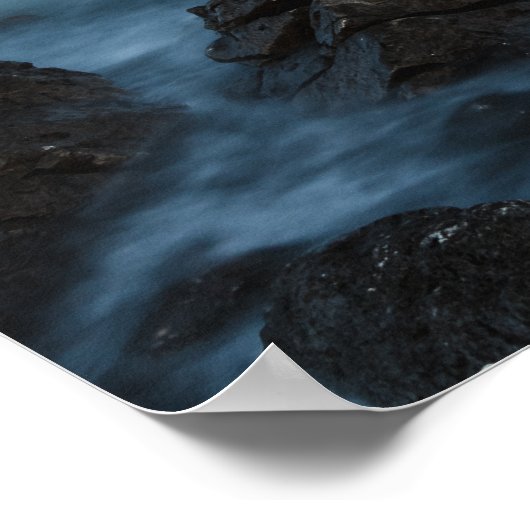 霧が立った岩場 ポスター (角)