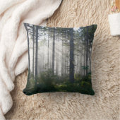 霧が立った森の中を日光が差し込む クッション (ブランケット)